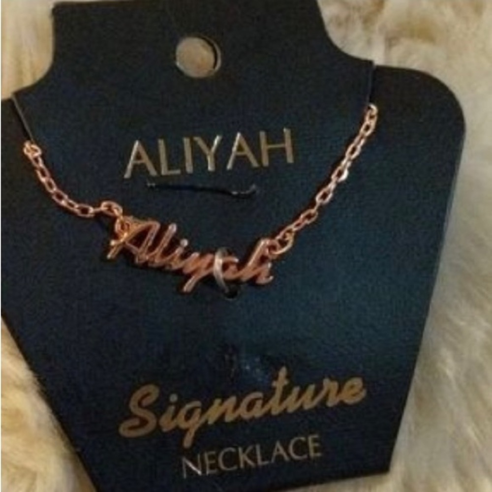 Aliyah rose colored necklace